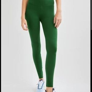 Aritzia SET Green Leggings And Matching T- Shirt Size M, L